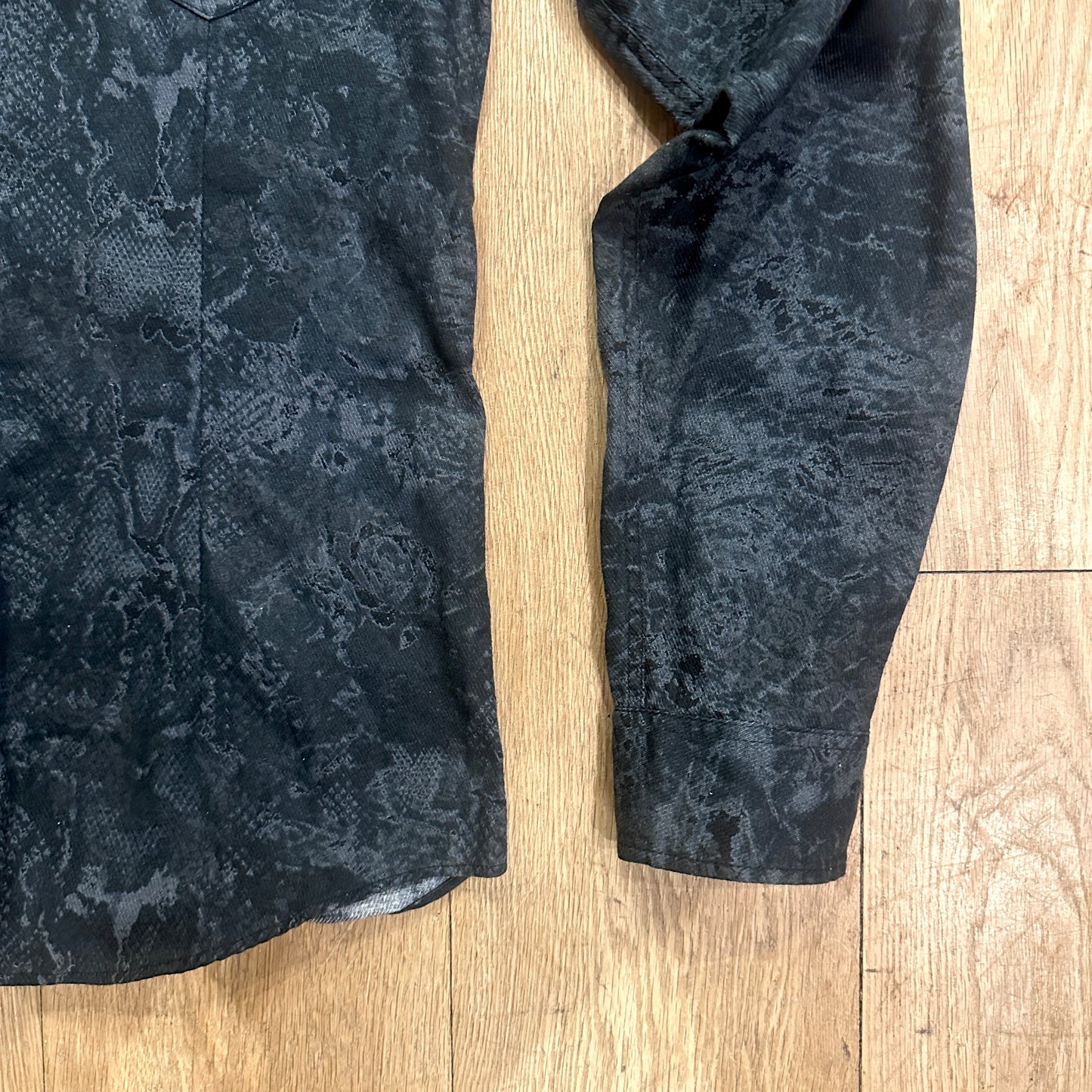 Tornado Mart Snakeskin Wild Print Button-Up